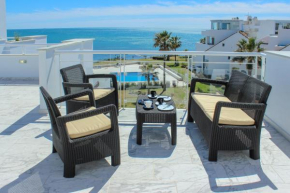 Beachfront Penthouse with Sea Views, Hot Tub, BBQ, Casares